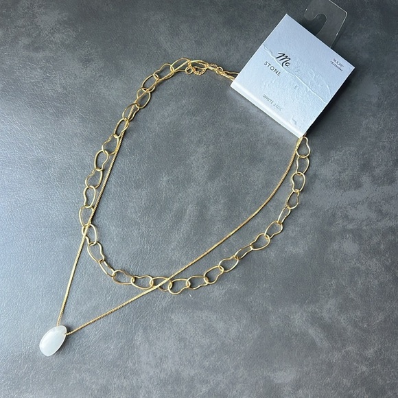 Madewell Stone Collection Jade Pendant Necklace Set
Gold Layered Set NWT 44$ - Picture 5 of 5